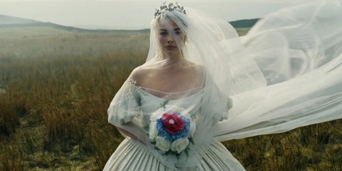 Uğultulu Tepeler - İnceleme