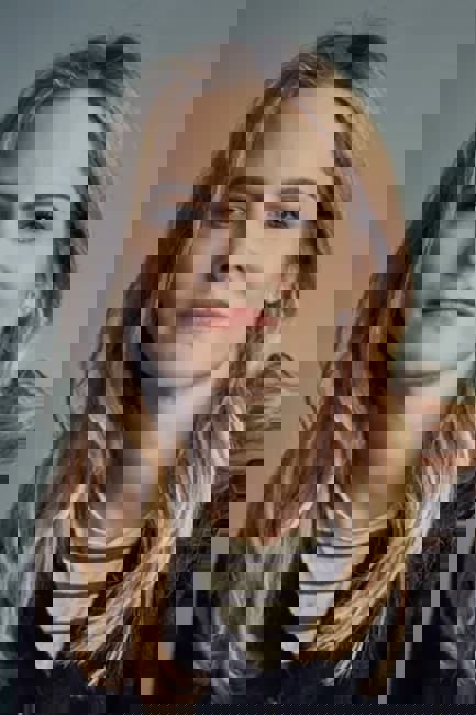 Jennifer Jason Leigh