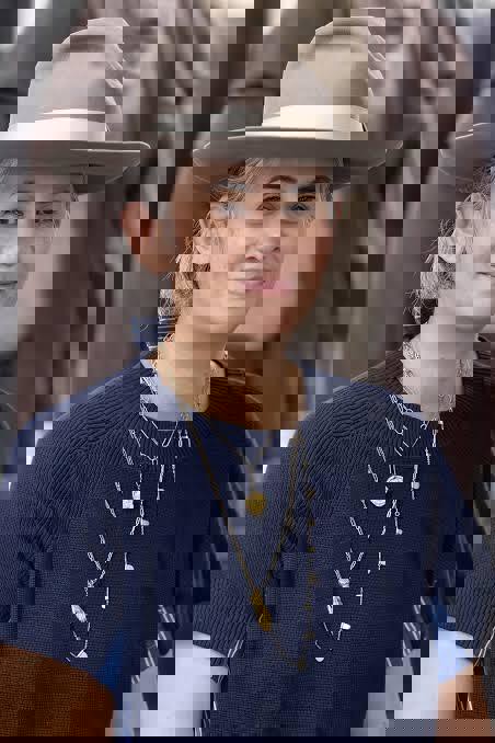 Suttirat Anne Larlarb